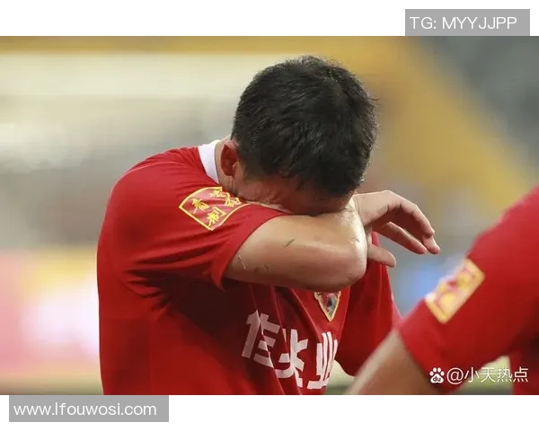 未婚足球球星聚焦他们的赛场拼搏与场外生活点滴揭秘